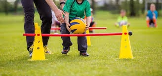 湖人不敌背靠背垫底国王，东契奇空砍42分，罪魁祸首不是詹姆斯也不是雷迪克，是体系